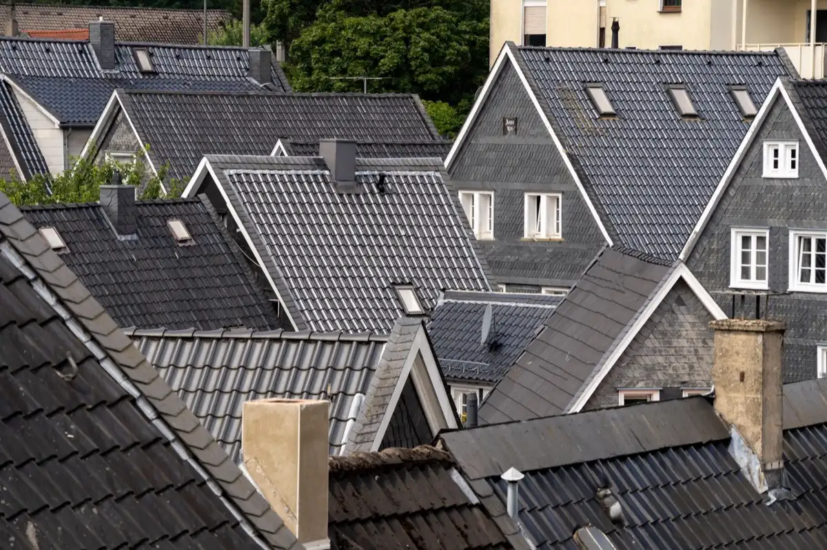 Steep roof eaves and gutter lines on houses in Dayton, OH